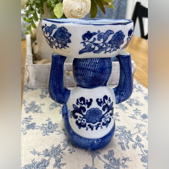 Vintage Chinoiserie Blue and White Monkey Holding Trinket Dish - Picture 5 of 7